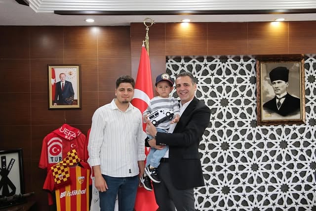 Haber Ajansı Müdürü ve Oğlu, Kayseri Emniyet Müdürü'nü Ziyaret Etti