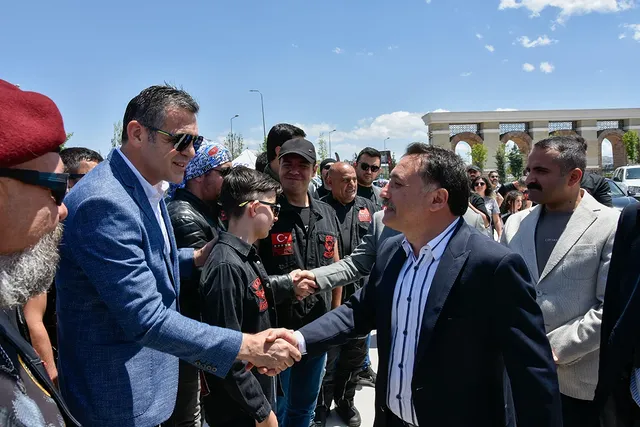 Kayseri'de 19 Mayıs Coşkusu: Gençler Deneyap Atölyeleri'nde Yarıştı, Ödüller Sahnede