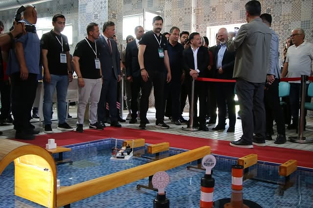 Kayseri'de İlk Kez Düzenlenen Su Üstü ve Su Altı Robot Yarışları Devam Ediyor