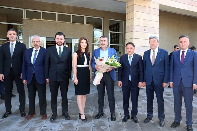 Milli Eğitim Bakanı Tekin, Kayseri'de 17. Uluslararası MEB Robot Yarışması İçin İncelemelerde Bulundu
