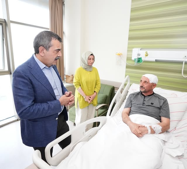 Millî Eğitim Bakanı Tekin, Kayseri'de Hastane Ziyaretinde Bulundu