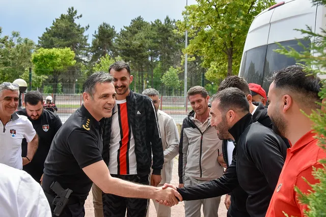 Vanspor Taraftar Grubu Kayseri Emniyet Müdürünü Ziyaret Etti