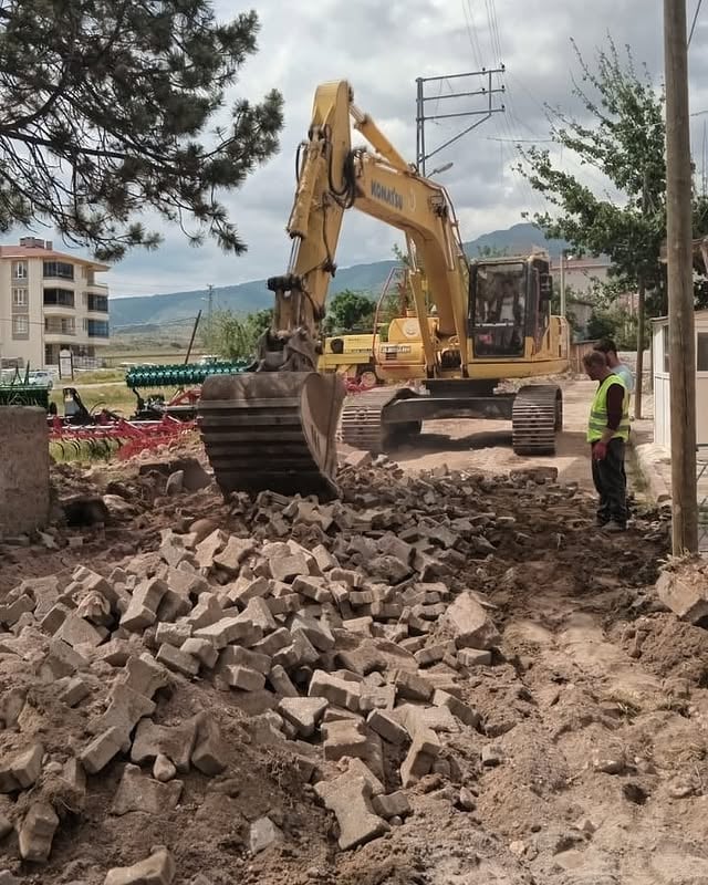 Develi Belediyesi Kurban Bayramı Öncesi Asfalt ve Yol Çalışmalarına Hız Verdi