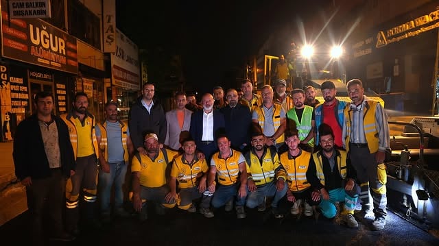 Kocasinan Belediyesi Eski Sanayi'de Gece Asfalt Çalışması Yürüttü