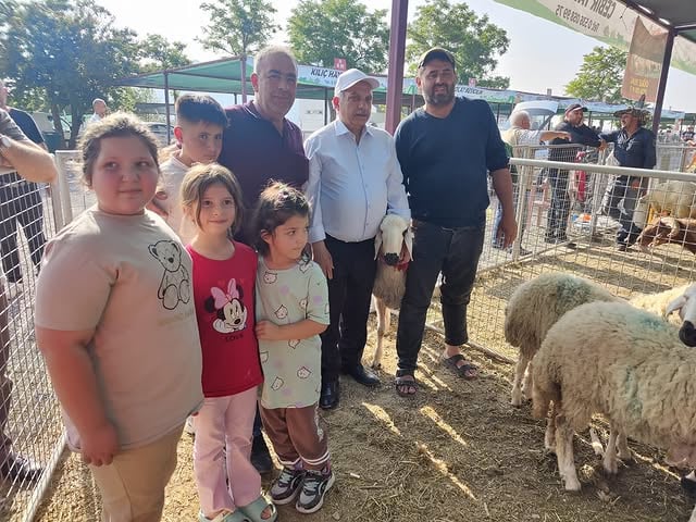 Talas Belediyesi Arife Günü Kurban Satış Yerini Ziyaret Etti