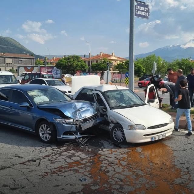 Kayseri'de Trafik Kazası: Hatalı Dönüş ve Işık İhlali Sonuçlandı