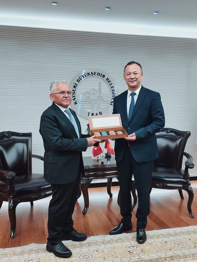 Kayseri Büyükşehir Belediyesi'ni Kırgızistan Büyükelçisi Ziyaret Etti