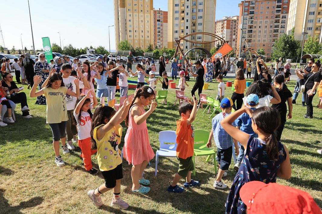 Talas Belediyesi Anneler Parkı'nda Karne Coşkusu