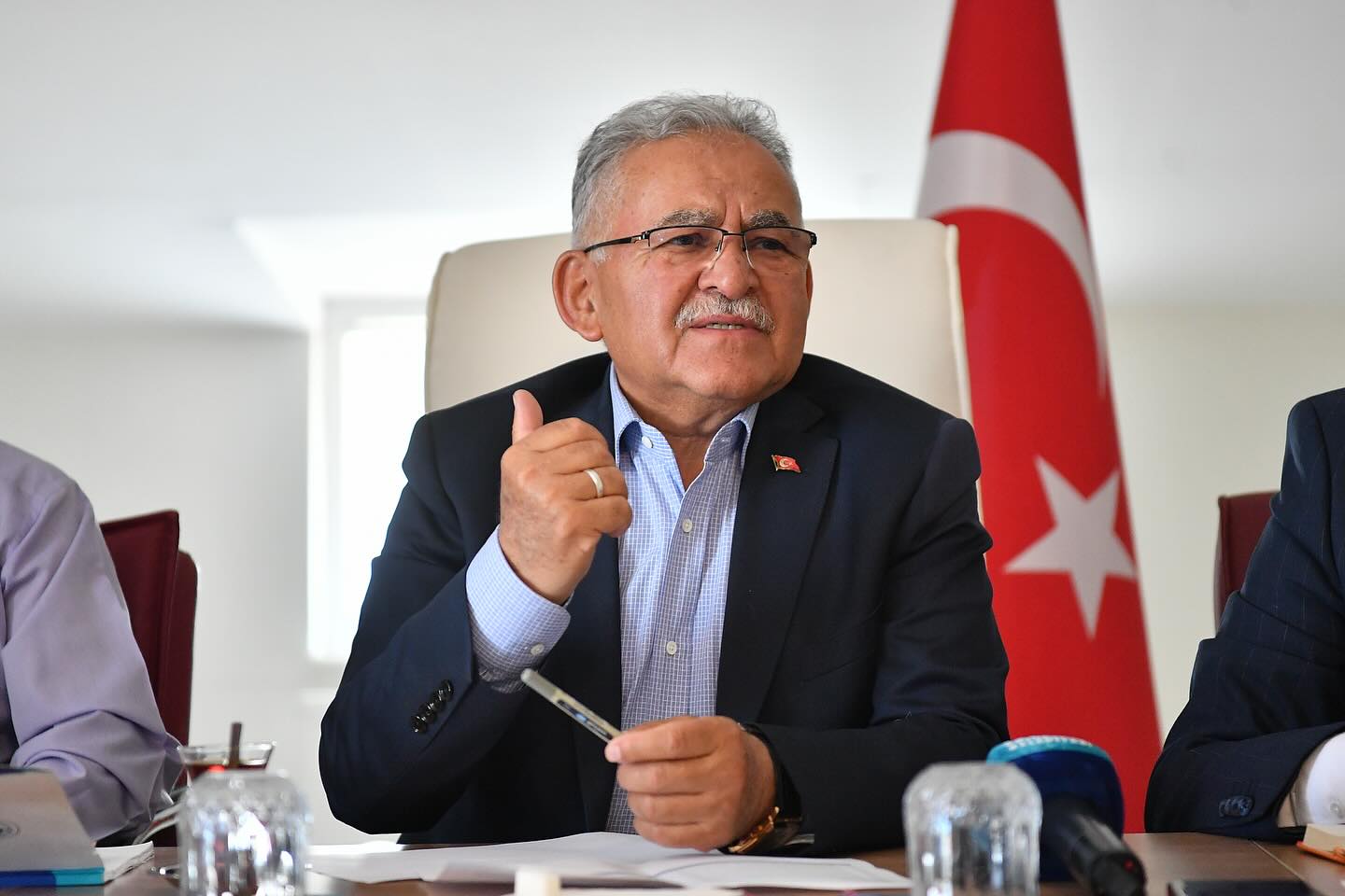 Develi Belediyesi'nde Hizmet ve İstişare Toplantısı Yapıldı