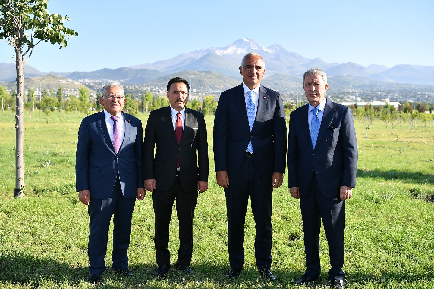 Kayseri'de Erciyes'te Kültür ve Turizm Bakanı Ersoy ile Hatıra Fotoğrafı Çekildi