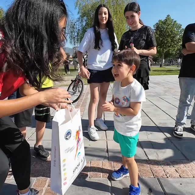 Kayseri'de Tenis Etkinliğiyle Vatandaşların Enerjisine Enerji Katıldı