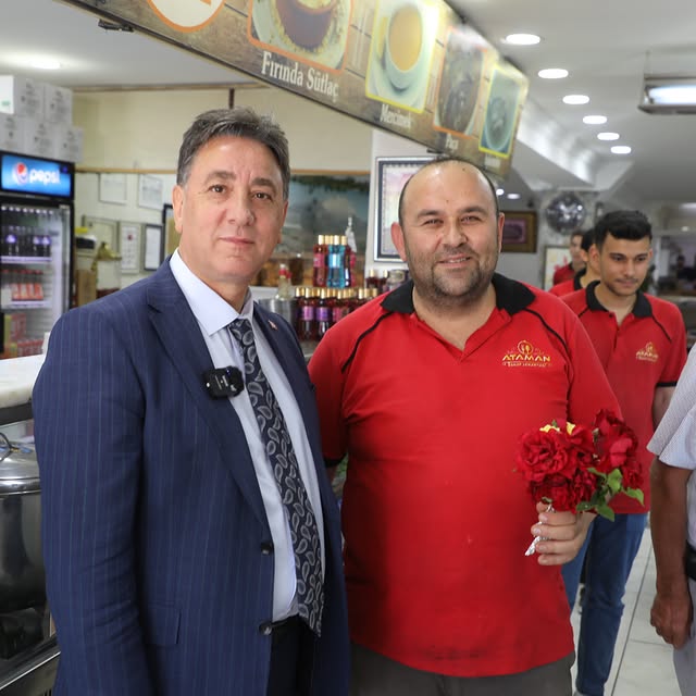 Develi Belediyesi Esnafa Çiçek Dağıttı, Gönülleri Yeşertti