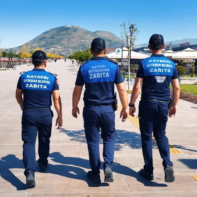 Kayseri'de Millet Bahçesi Zabıta Kontrolleri Aralıksız Devam Ediyor