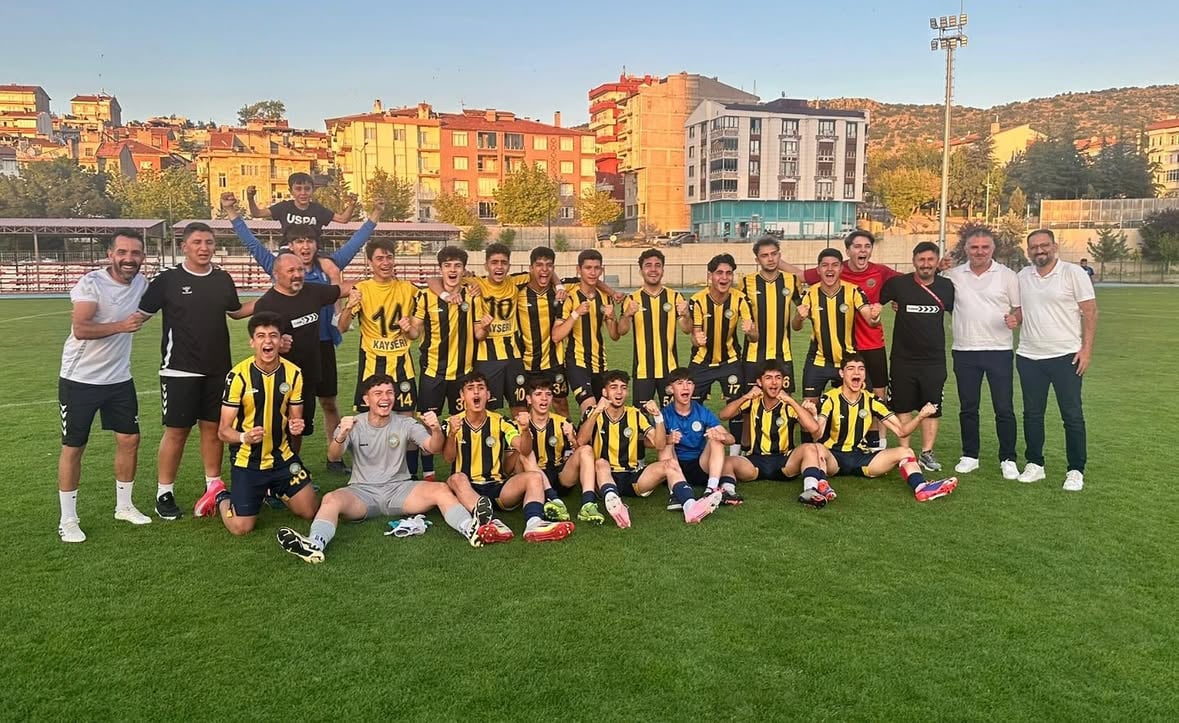 Talas Belediyespor U17 Türkiye Şampiyonası'nda Son 24 Takım Arasına Yükseldi