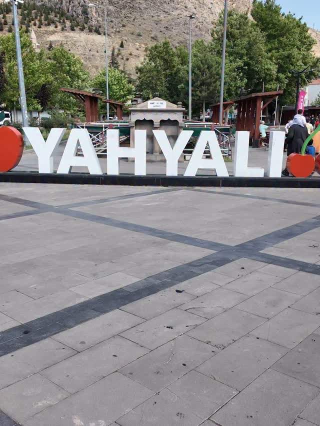 Kayseri'de Yahyalı Meydanı'nda Büyükşehir Belediyesi Etkinliği Coşkuyla Gerçekleşti