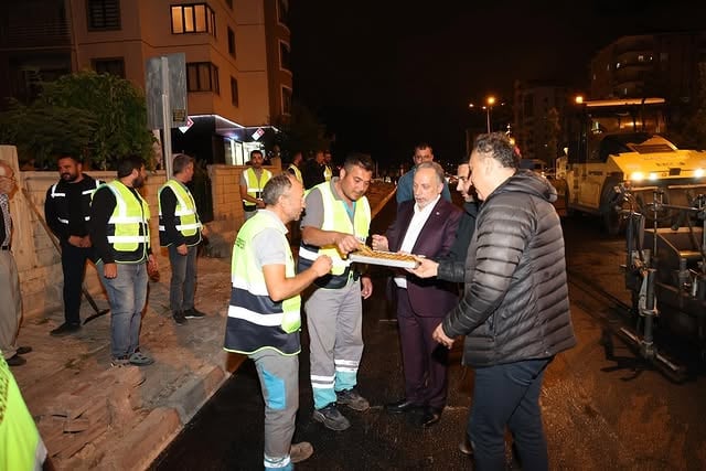 Talas Belediyesi'nden Asfalt Çalışanlarına Moral Ziyareti