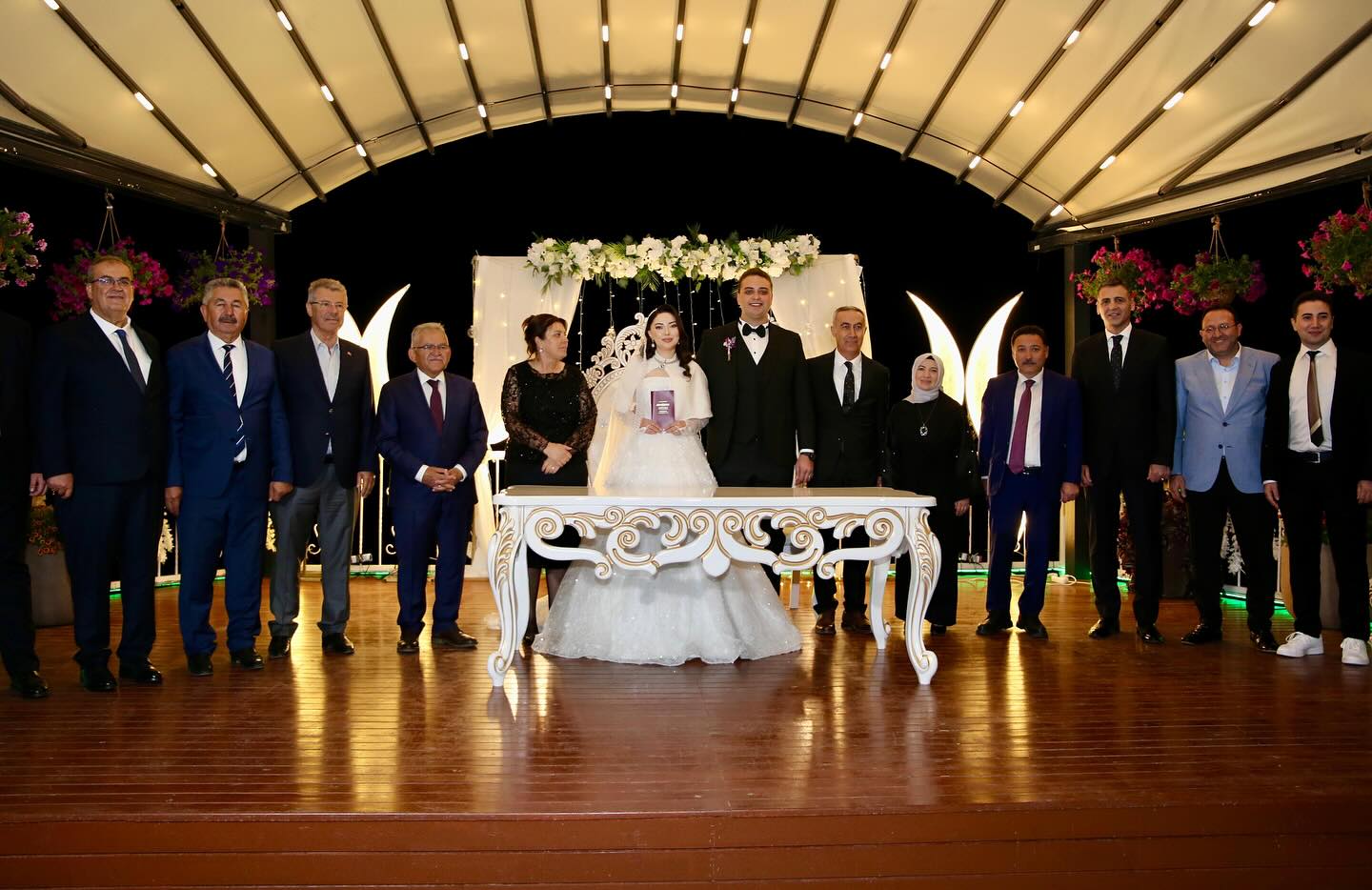 Kayseri'de Valisi ve Büyükşehir Belediye Başkanı Nikah Şahitliği Yaptı
