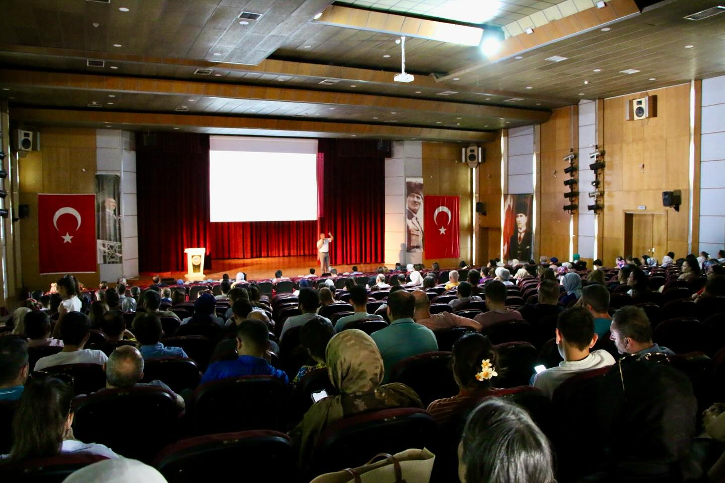Kayseri'de Rehber Öğretmenlere Mesleki Eğitim Tanıtım Toplantısı Düzenlendi