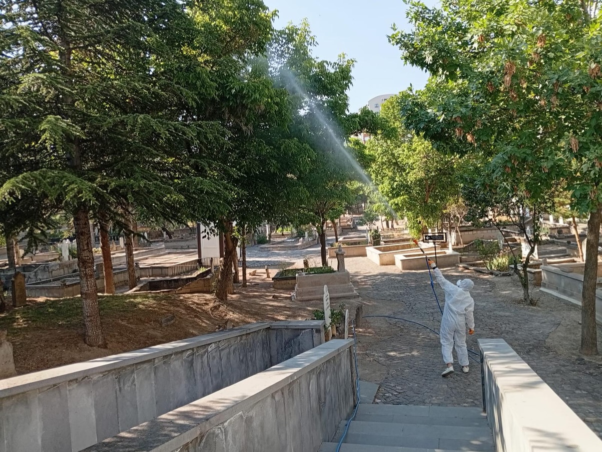 Talas'taki Mezarlıklar, Vatandaşların Ziyaretine Hazır Hale Getirildi