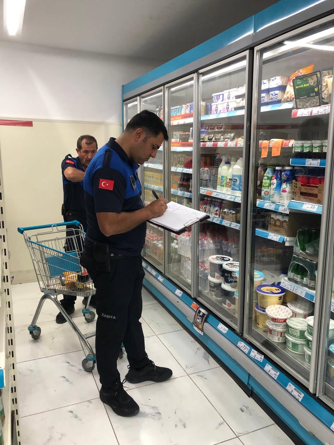 Develi'de Zincir Marketlere Zabıta Denetimi: Fiyat ve Son Kullanma Tarihi Kontrolleri