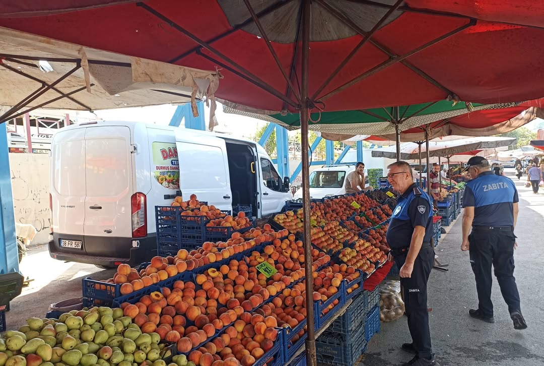 Develi'de Pazar Denetimleri: Güvenli ve Huzurlu Alışveriş İçin Zabıta Kontrolleri Sürüyor
