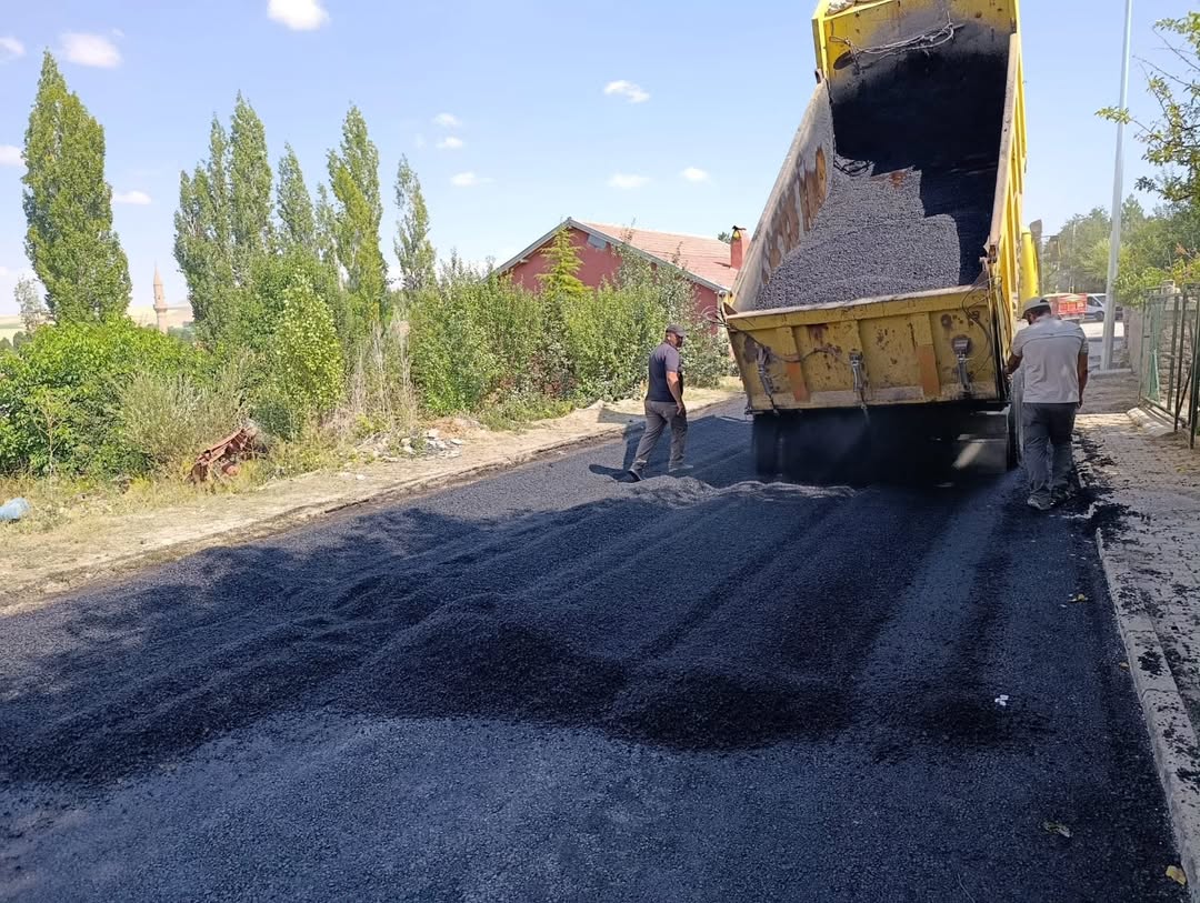Bünyan'da Asfalt Çalışmaları Aralıksız Sürüyor: Vatandaşlar Konforlu Ulaşım İmkanına Kavuşacak