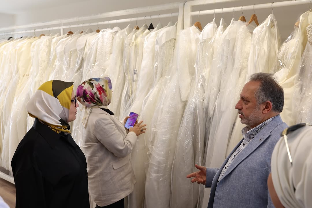 Talas Belediyesi'nin Sosyal Projesi Kar Tanesi Gelinlik Evi Milletvekili Böhürlere Tanıtıldı