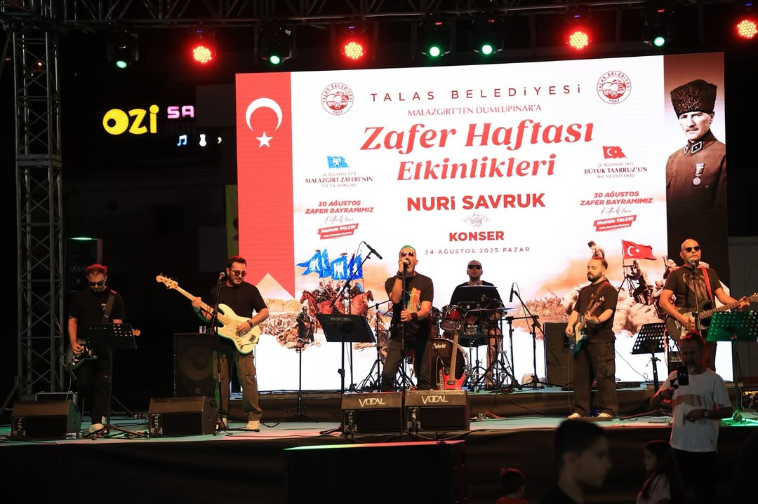 Talas'ta Zafer Haftası Etkinlikleri: Nuri Savruk Konseri Coşkuyu Arka Bıraktı