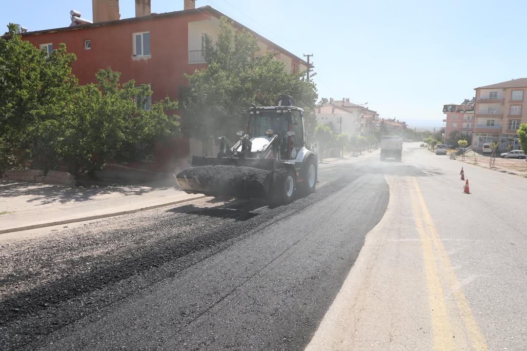 Develi'de Fen İşleri Ekipleri Asfalt Çalışmalarına Aralıksız Devam Ediyor
