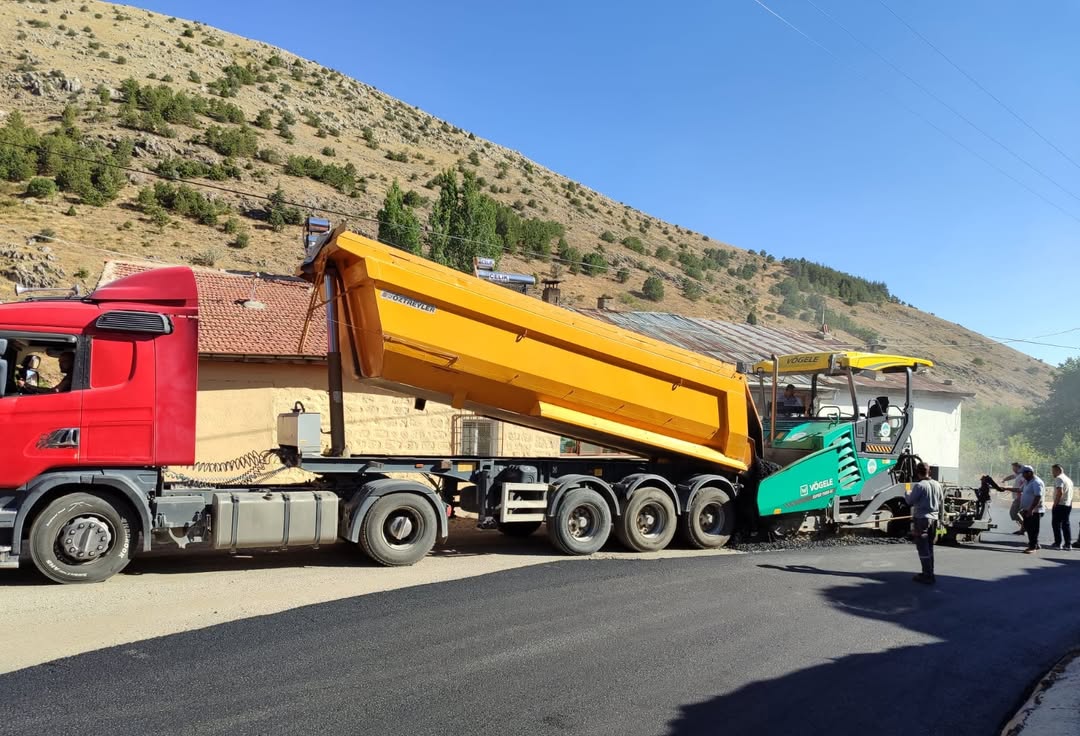 Develi'de Kırsal Mahallelere Kapsamlı Hizmet Çalışmaları Devam Ediyor