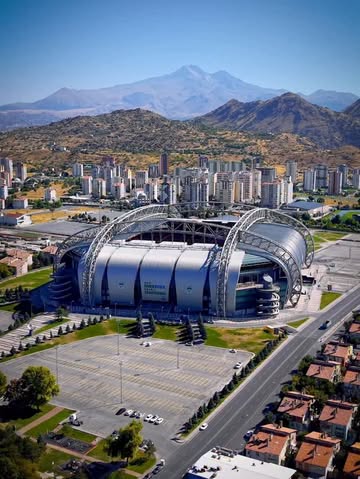 Kayseri'nin Sahası Kusursuz: RHG Enertürk Enerji Stadyumu Çim Zemini Düzenli Bakımla Parlıyor