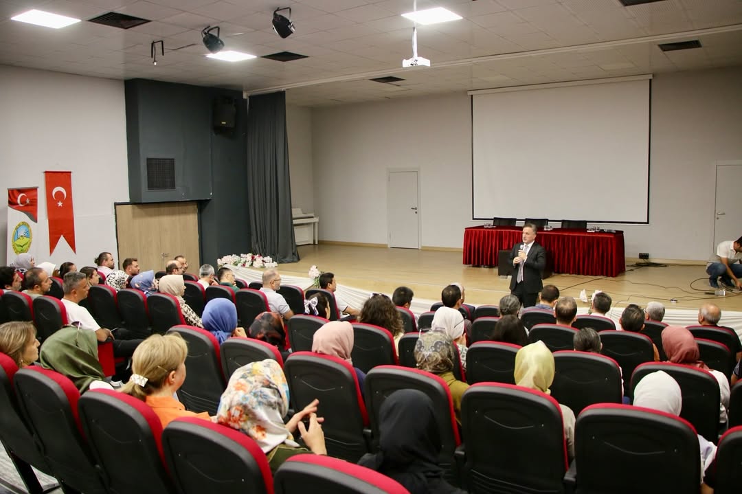 2025-2026 Eğitim Dönemi Mesleki Çalışma Dönemi Başladı: Kayseri'deki Öğretmenler Bakan Tekin'in Açılış Konuşmasını Takip Etti