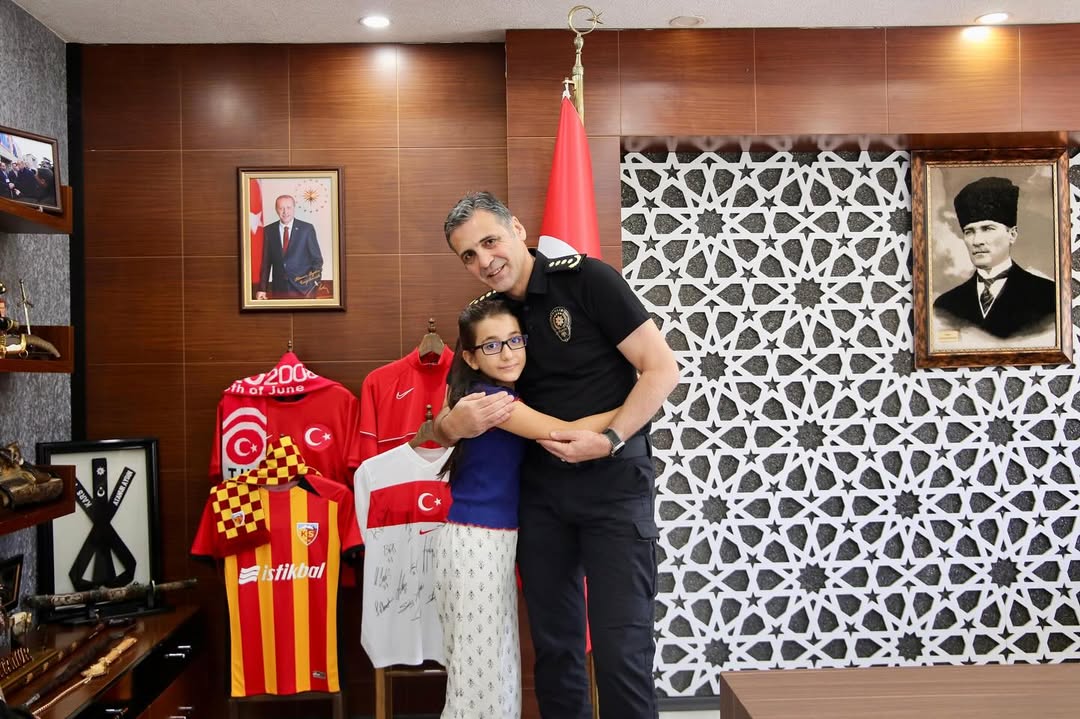 Kayseri Emniyet Müdürü Aydın'ı Gülsüm Gökçe ve Kızı Ziyaret Etti
