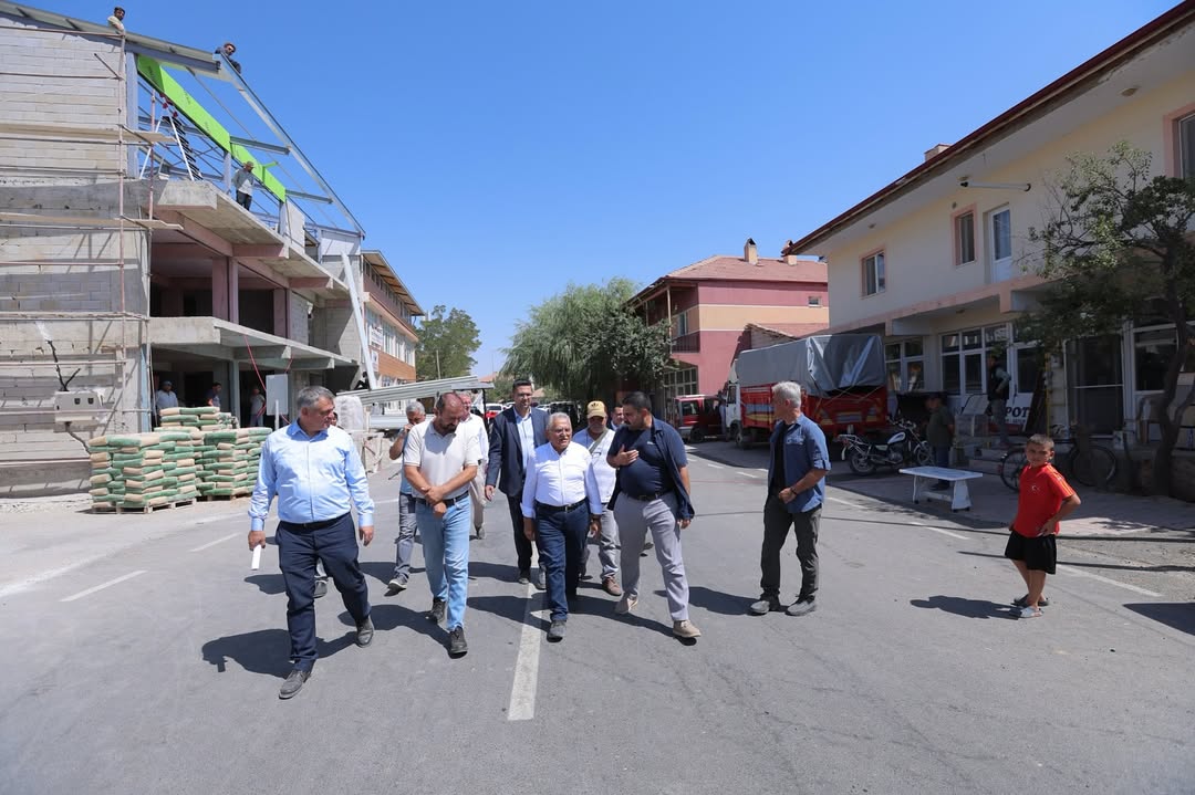 Kayseri'de Palas Mahallesi'ne Sıcak Asfalt Yatırımı