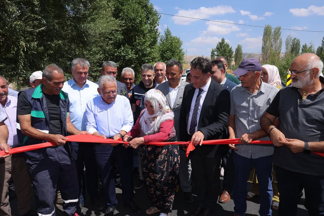 Develi Belediyesi Kırsal Mahallelerde Yatırım ve Hizmetleri Artırıyor