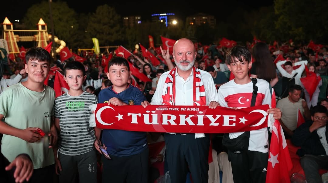 Kayseri'de Türkiye-İspanya Maçı Coşkusu