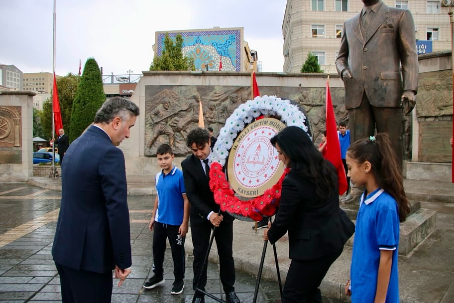Kayseri'de 2025-2026 Eğitim Öğretim Yılı Anıt Töreniyle Başladı
