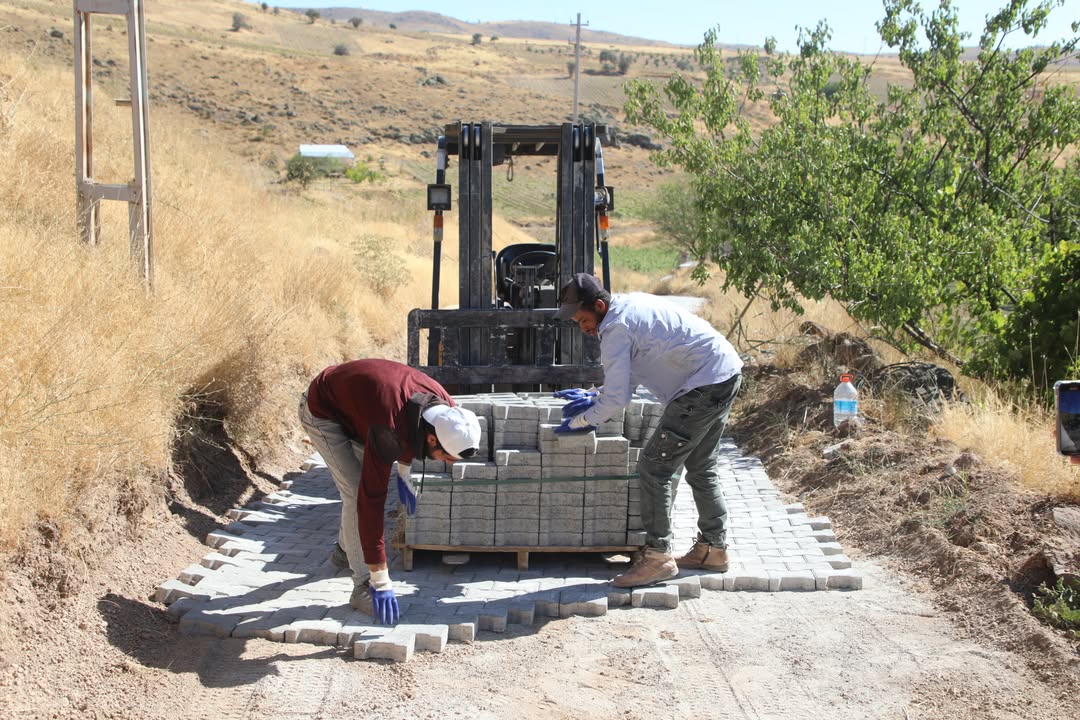 Develi Belediyesi Mahallelerde Altyapı ve İmar Çalışmalarına Devam Ediyor