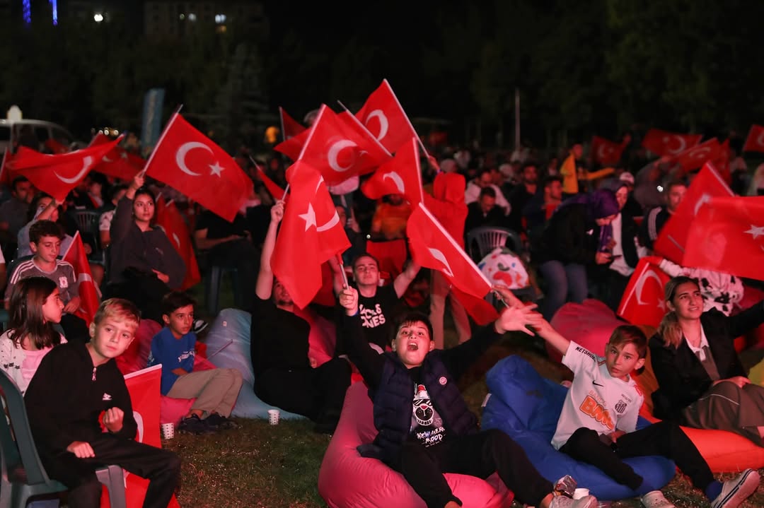 Kocasinan Belediyesi, 12 Dev Adam'ı Dev Ekranda Yayınlıyor