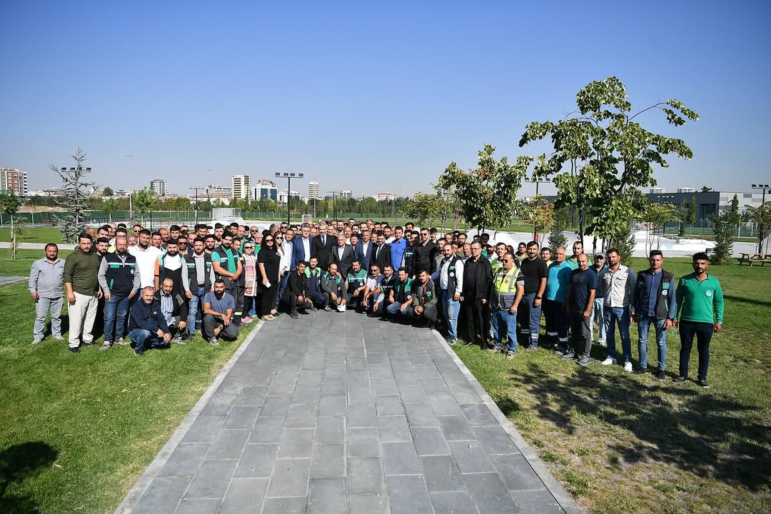 Kayseri Büyükşehir Belediyesi Park Bahçeler Personeliyle Buluştu