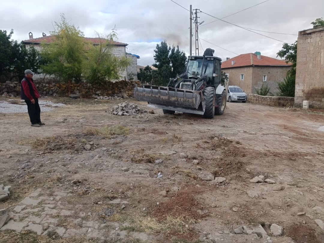 Bünyan'da Parke Çalışmaları Devam Ediyor: Güllüce ve Burhaniye Mahalleleri Yenileniyor