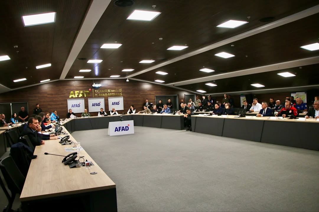 Kayseri'de Deprem Tatbikatı Gerçekleştirildi: TAMP Kapsamında Okullar Tahliye Edildi