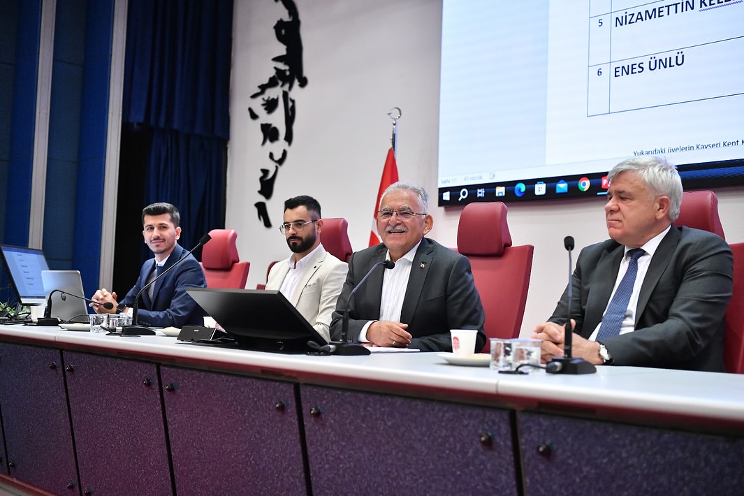 Kayseri'de Gençlik Meclisi Toplantısı Yapıldı: Taha Tunç Başkan Seçildi