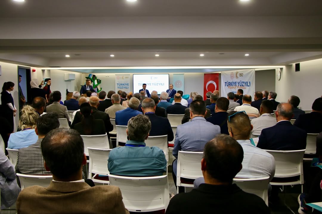 Kayseri'de Türkiye Yüzyılı Maarif Modeli Eğitim Sempozyumu Başladı