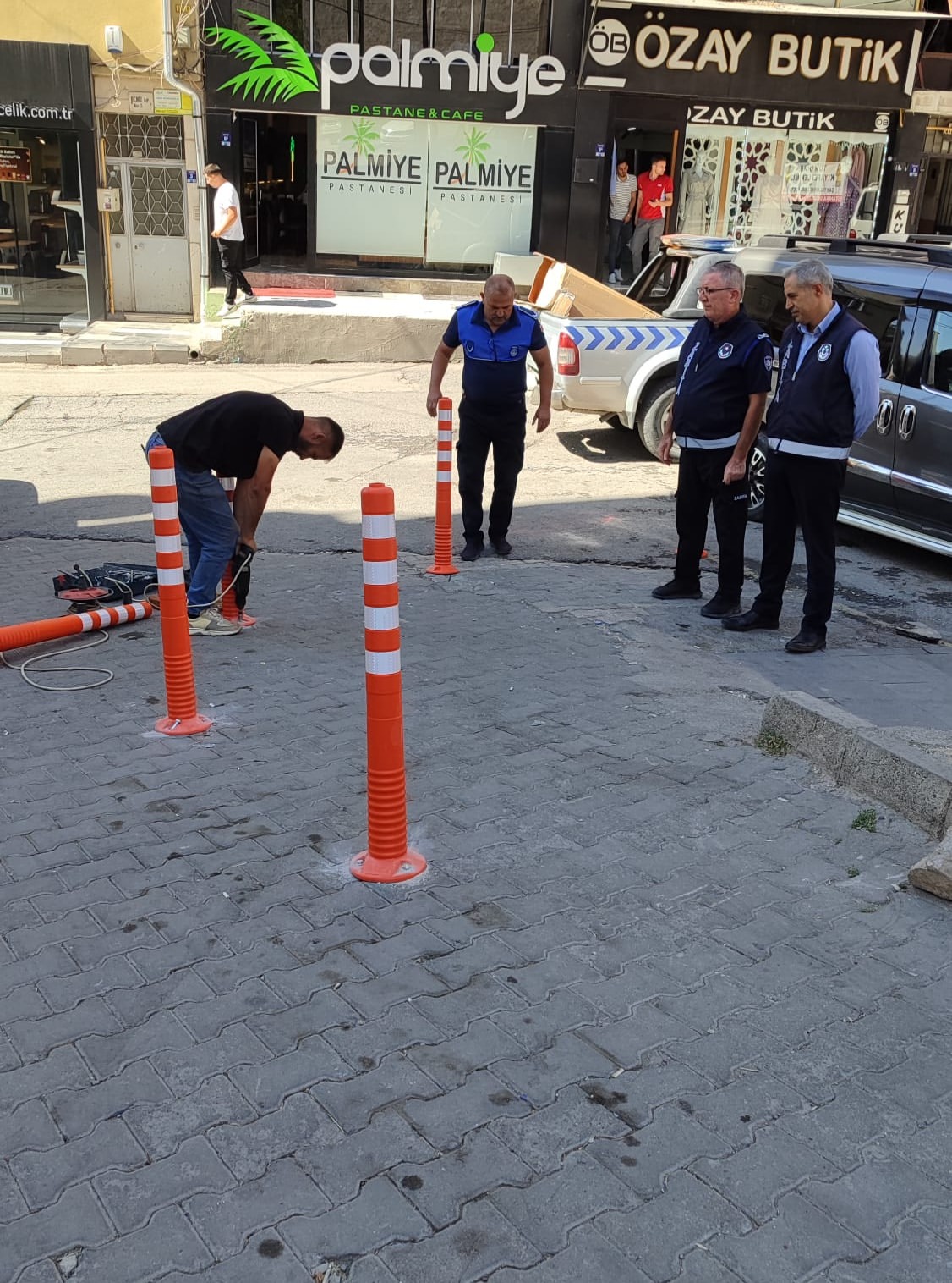 Develi'de Yayaların Güvenliği İçin Delinatörler Yenilendi