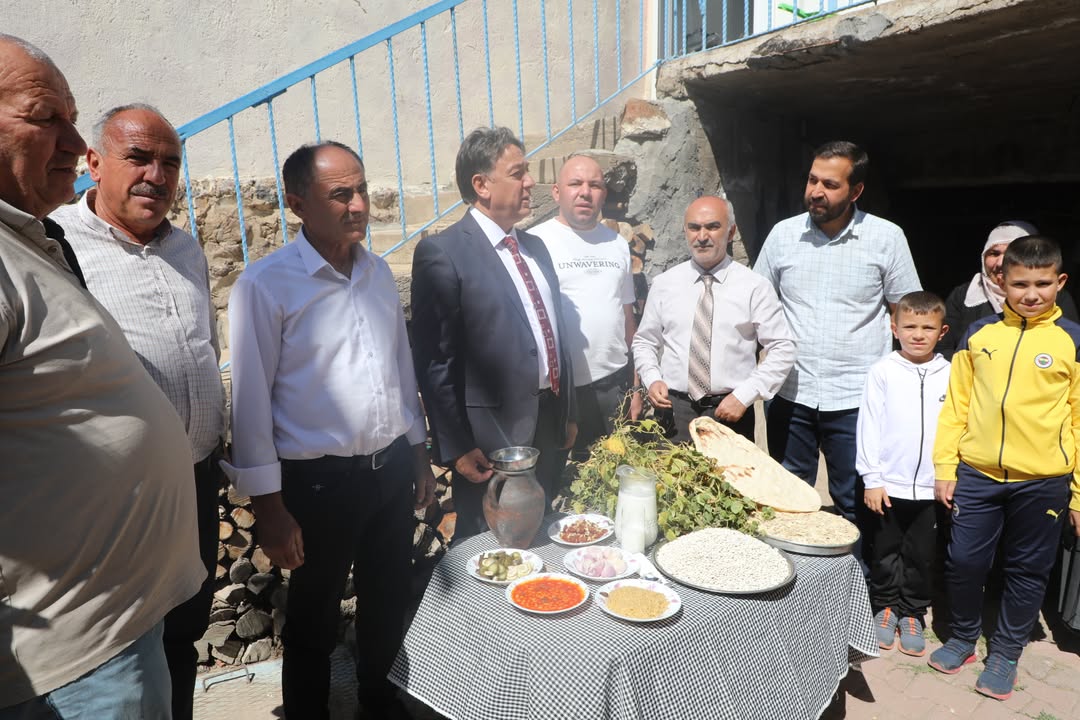 Develi'de Pomza Toprağıyla Yetişen Kuru Fasulye Bereket Getirdi