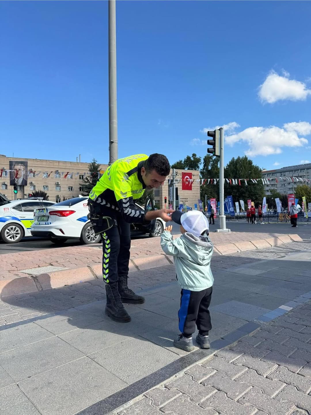 Kayseri'de Polis Ekipleri Çocuklara Trafik Eğitimi Verdi