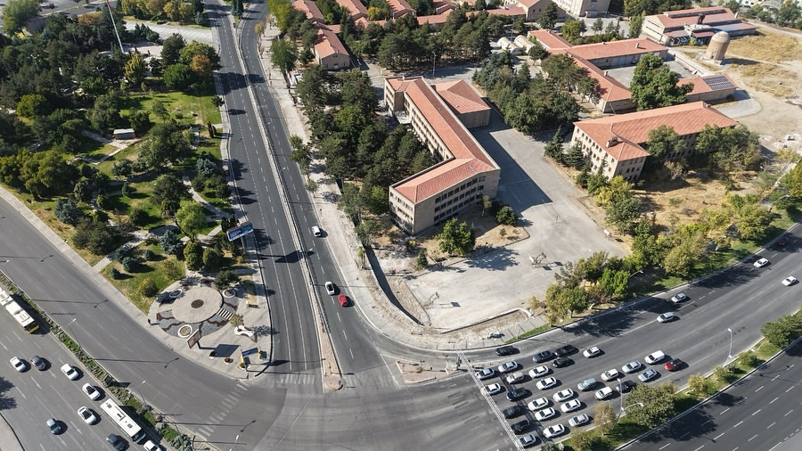 Kayseri'de Trafiği Rahatlatacak Dev Proje: Kartal Katlı Kavşağı ve Bağlantı Yollarında Çalışmalar Hızla İlerliyor