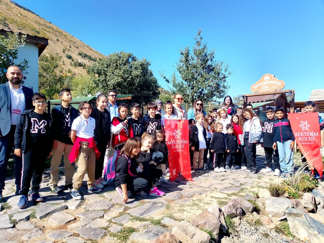 Kayseri Talas'ta Öğrenciler 4 Ekim Dünya Hayvanları Koruma Günü'nde Mini Çiftlikte Buluştu