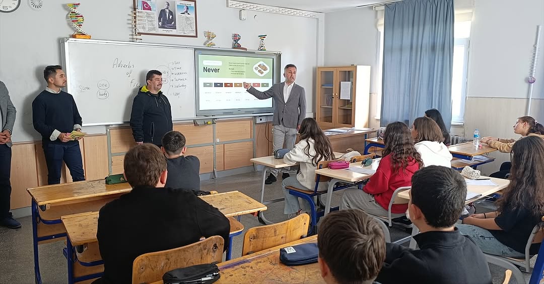 Kayseri İl Milli Eğitim Müdürü Coşkun Esen, Yeşilhisar'da Öğrencilerle Buluştu